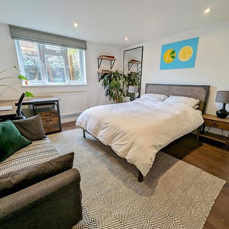 Modern Well Presented Apartment With Garden Londra Esterno foto
