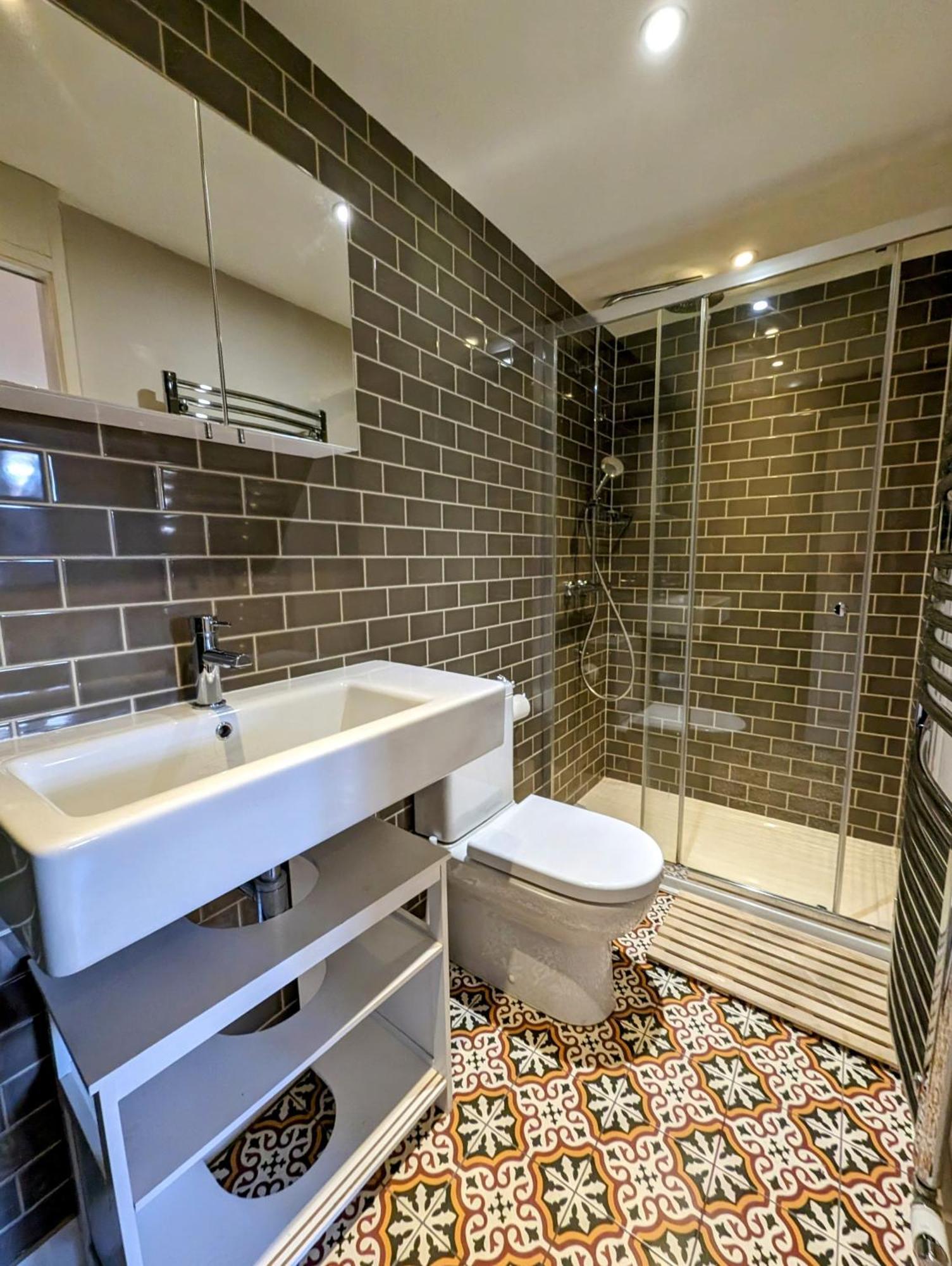 Modern Well Presented Apartment With Garden Londra Esterno foto